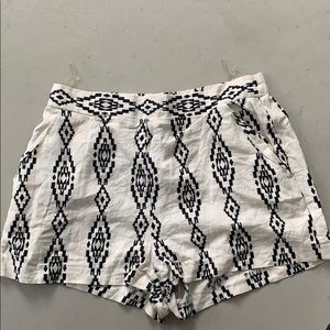 Fab’rik Linen black and White Shorts